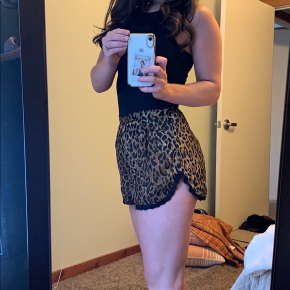 Cheetah shorts w/ lace - Picture 2 of 2